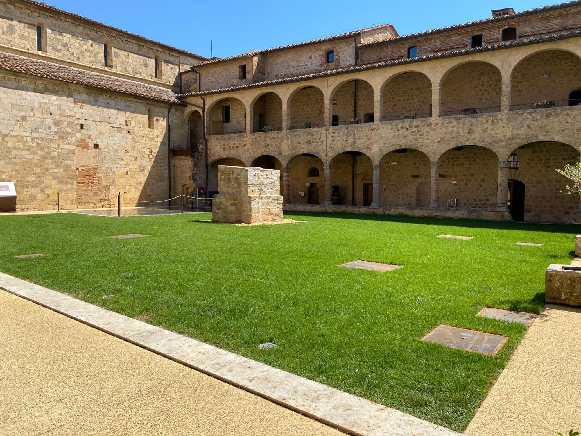 Ostello Contessa Ava Dei Lambardi Monteriggioni Exterior photo