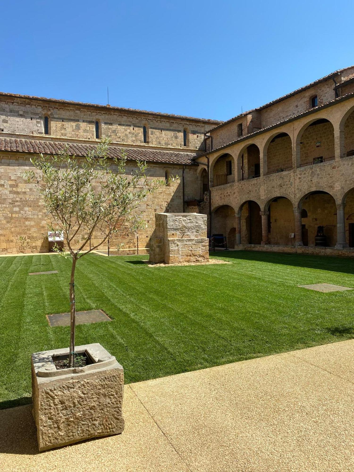 Ostello Contessa Ava Dei Lambardi Monteriggioni Exterior photo